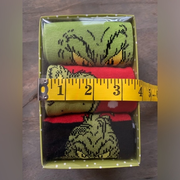 The Grinch 3 pairs Men’s Crew Socks in Box - Picture 9 of 9